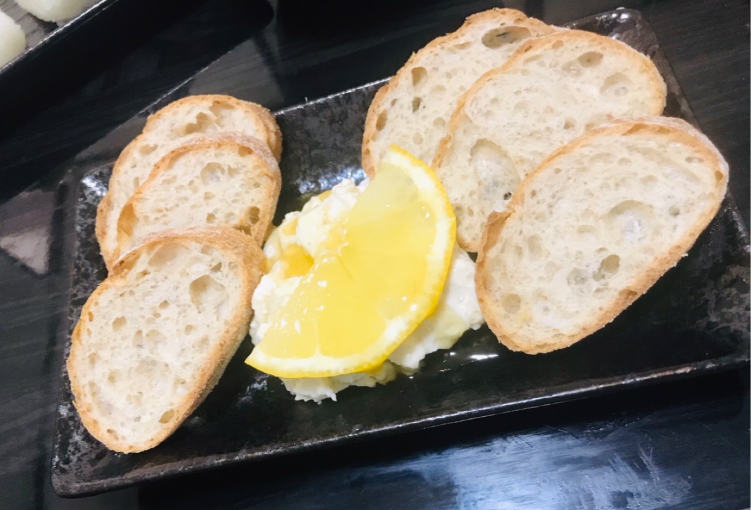 滋賀県甲賀市 さんの 主役の味を忍ばせる、とろっと甘い“忍葱”！滋賀県甲賀市のブランド米や味噌と一緒に、その奥深さを味わおう。