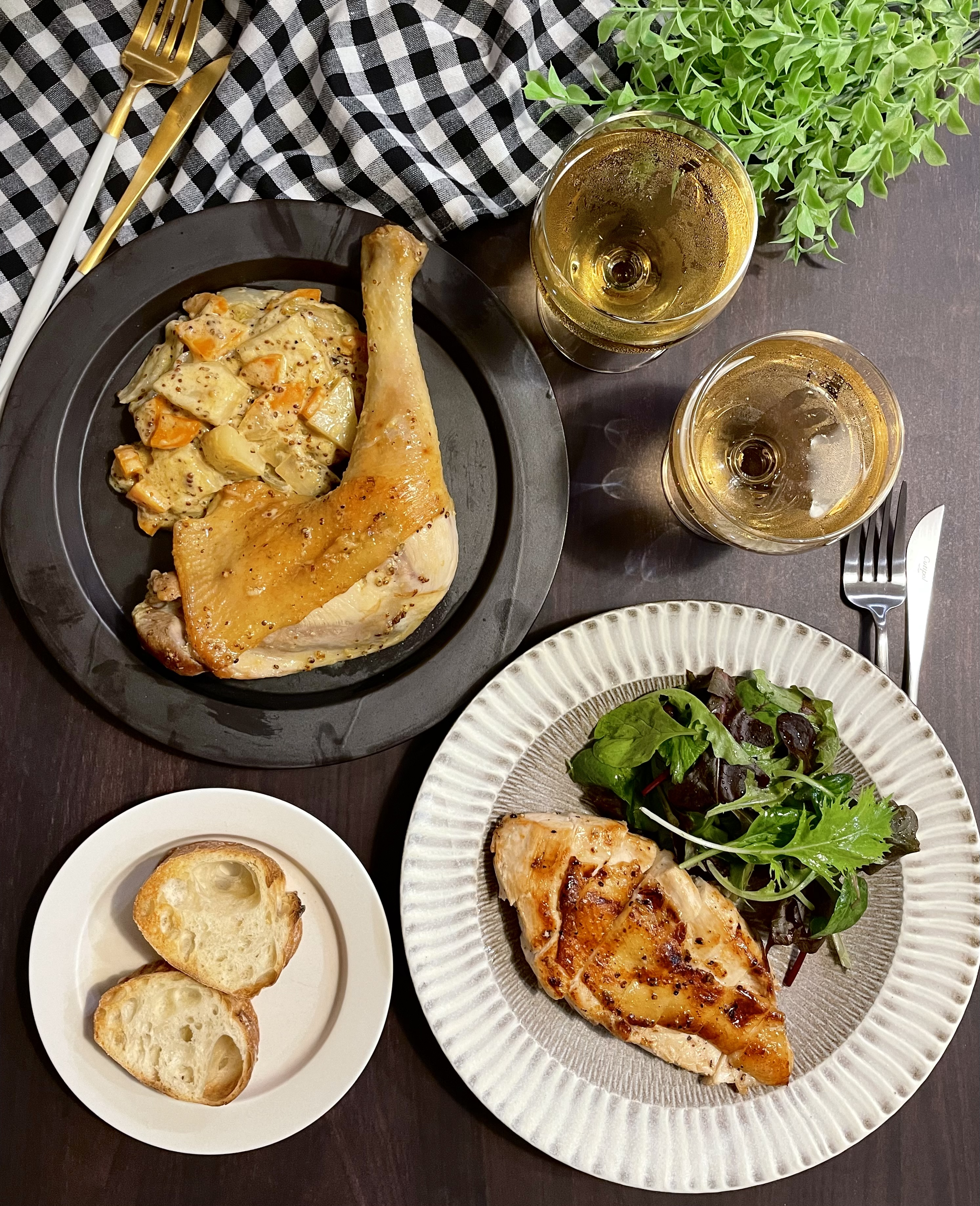 熊本県天草市 さんの 日本最大級の地鶏「天草大王」。骨付きもも肉のジューシーな旨みを味わい尽くす、フレンチシェフのごちそうレシピ