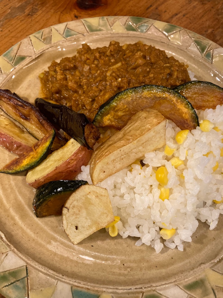 北海道厚沢部町 さんの 採れたての夏野菜をごろっと贅沢に！ネパール式スパイスカレーで味わう、厚沢部町の豊かな食の未来。